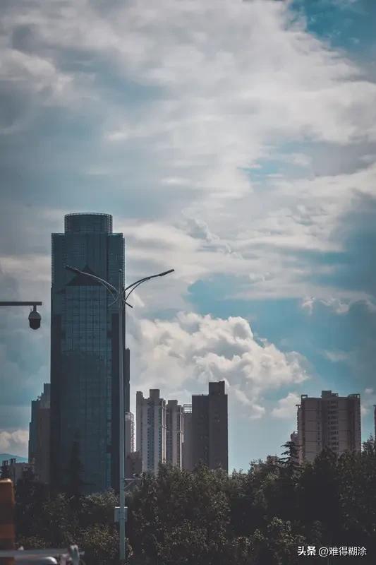 晒图笔记大赛 参加晒图笔记大赛，来分享生活超酷！就像城市天空，清晨似被小天使乱涂