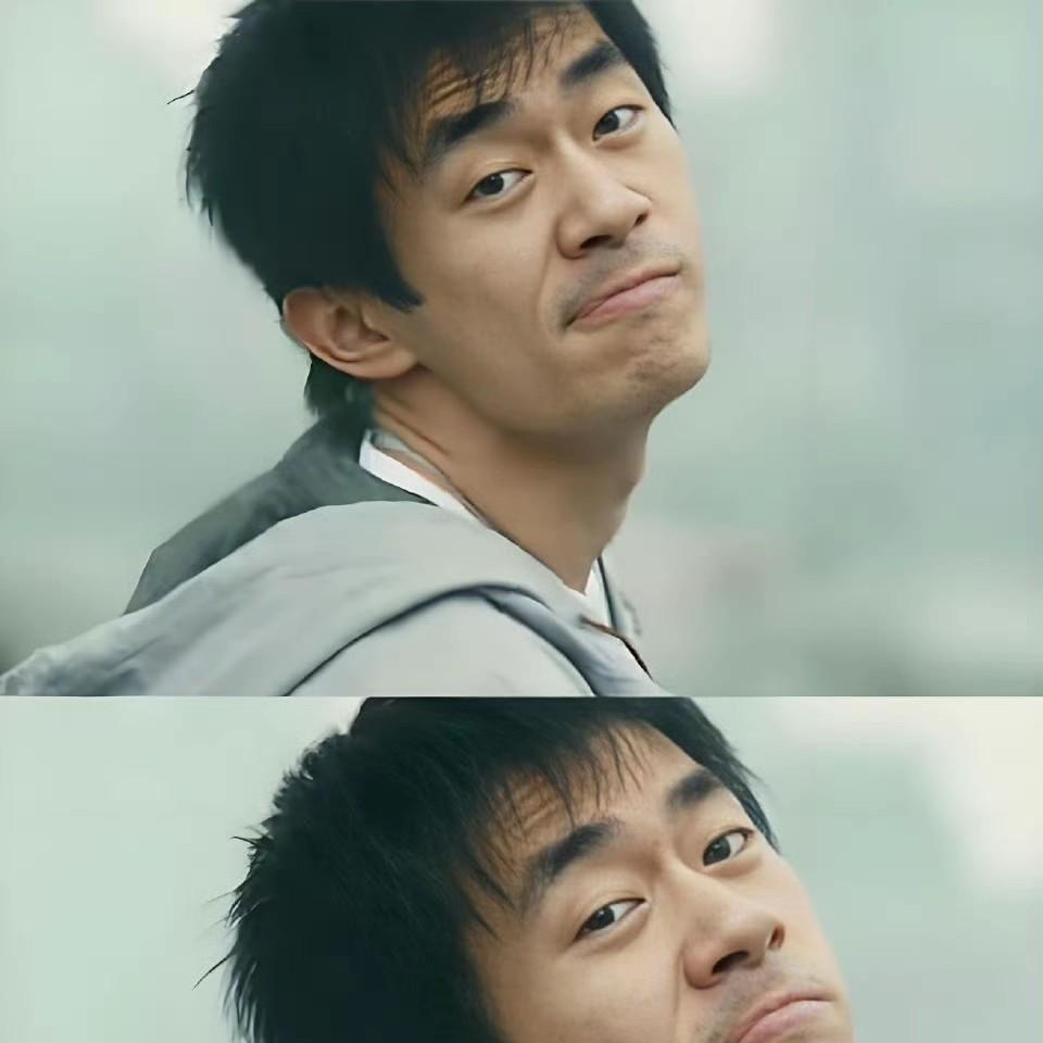 易烊千玺得奖
满屏祝贺
一条评论，却很扎眼，是这么写的：
中戏科班状元，17岁作