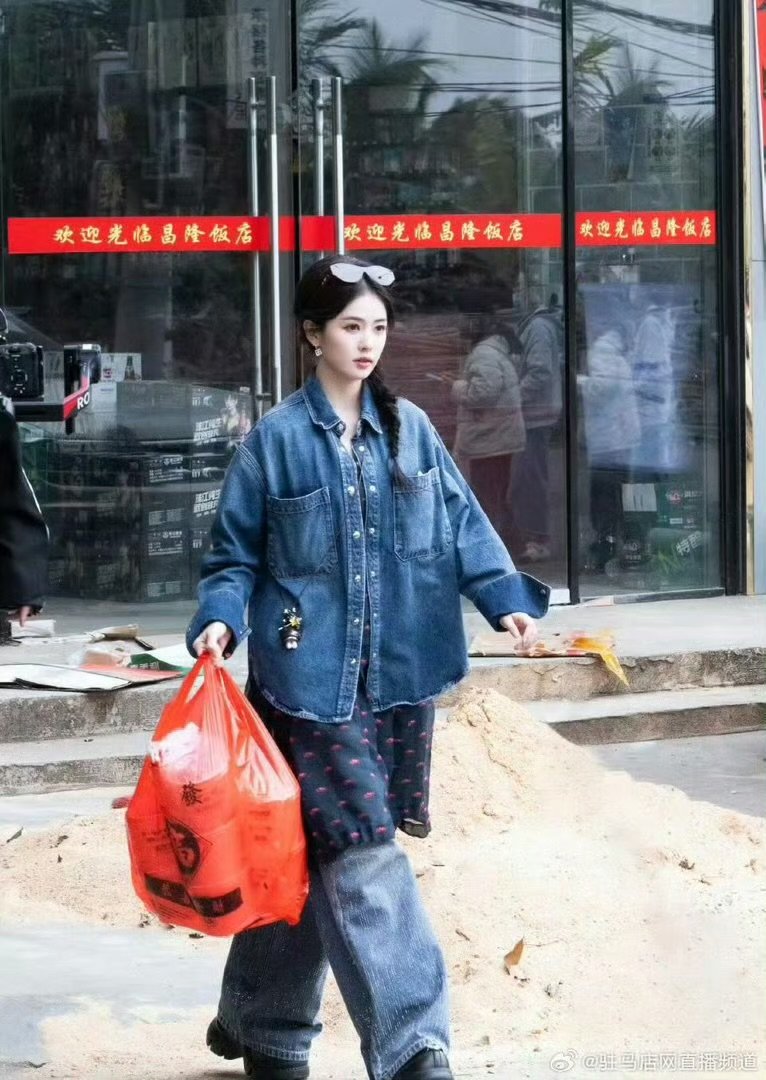 白鹿真的不能当我小姨吗亲爱的客栈 又美又暖又会哄人，这样的小姨给我来一打！ 