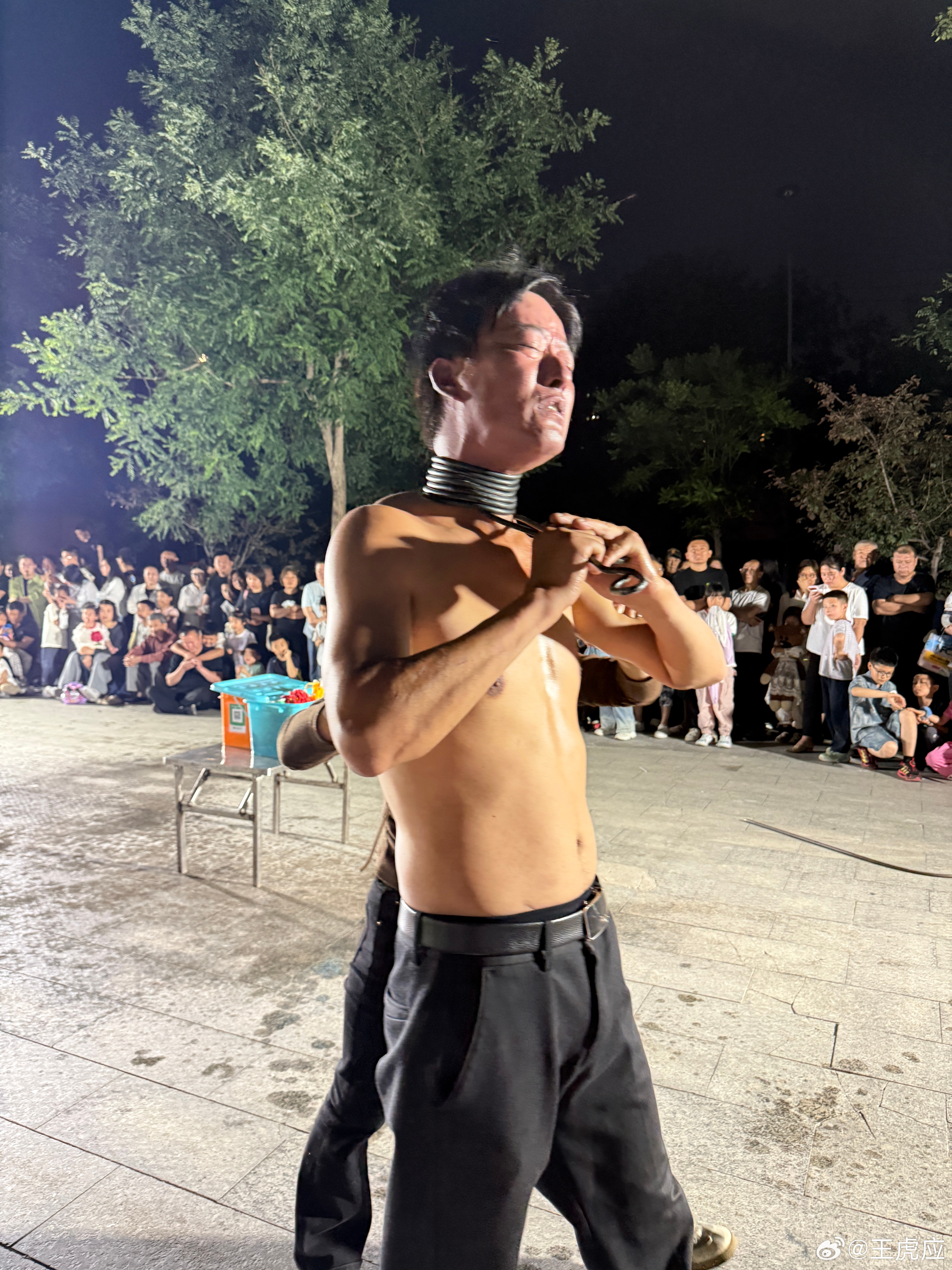 钢筋缠脖子 