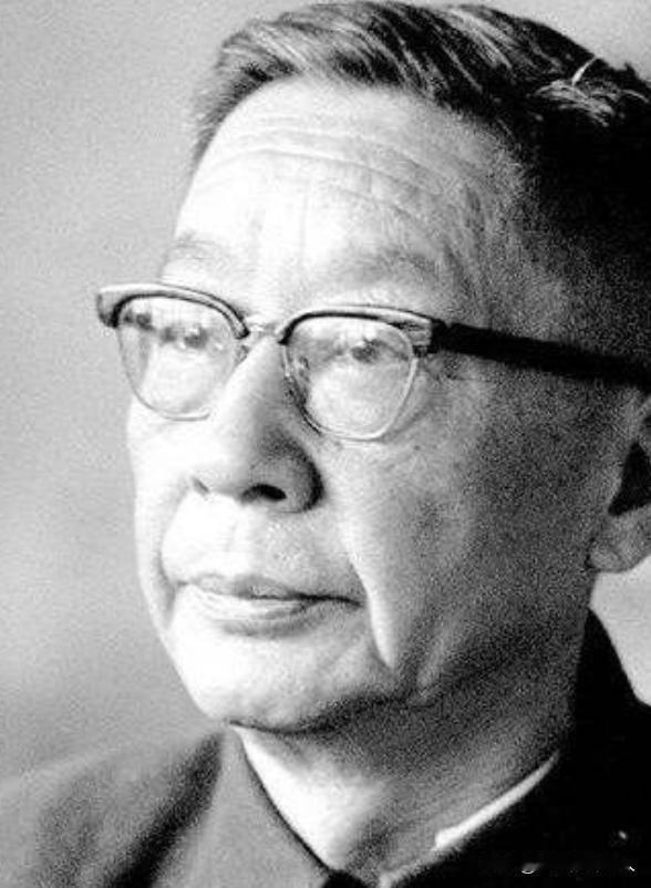 1966年8月24日，老舍投湖自尽于北京西城太平湖，在投湖自尽前，他特别舍不得自