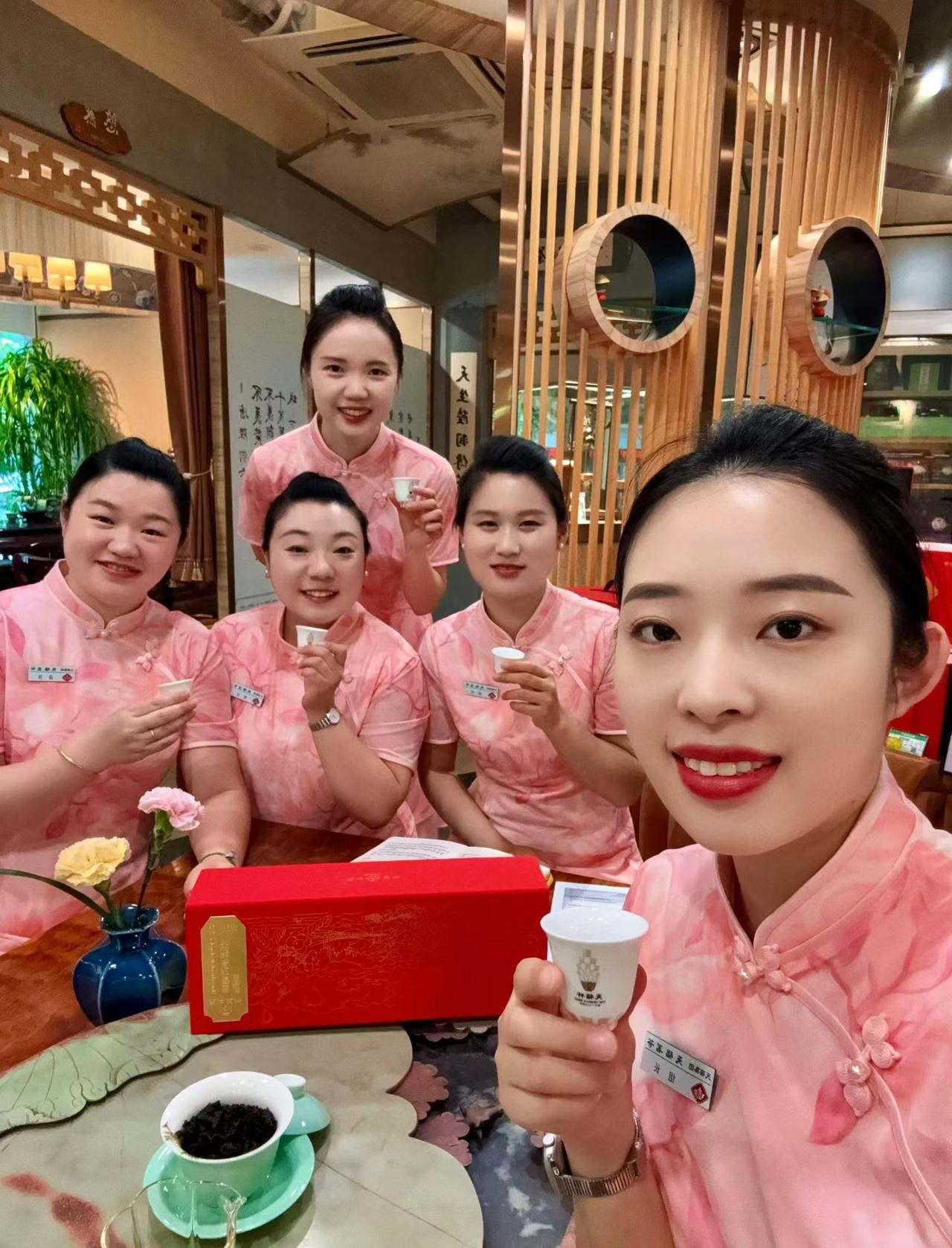 济南的茶艺师。请给五个人排序。