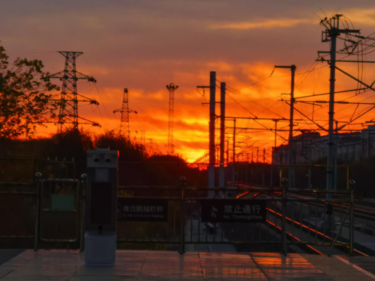 消费繁荣与中国未来节选
除了居民可支配收入占比较低之外，经济增速下行带来的预期变