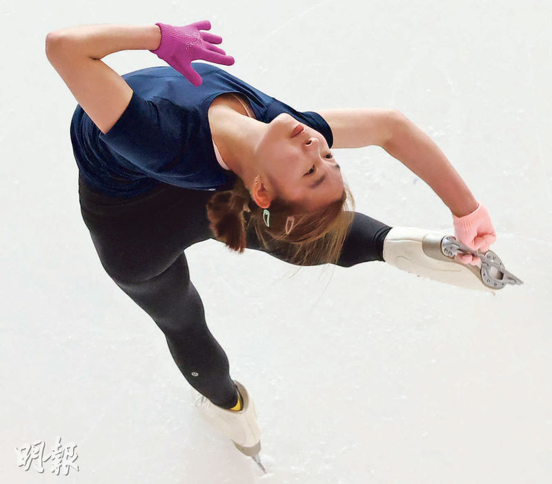 陈紫澄 港队成女Cherrie🍒明报专访中多次提到冰场、冰时困境：每天清晨，商