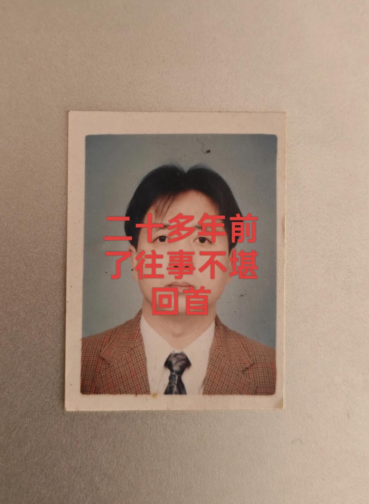 老了爱翻弄过去，就在上世纪九十年代后半，一次酒局认识了一个文艺青年，女人，时年3