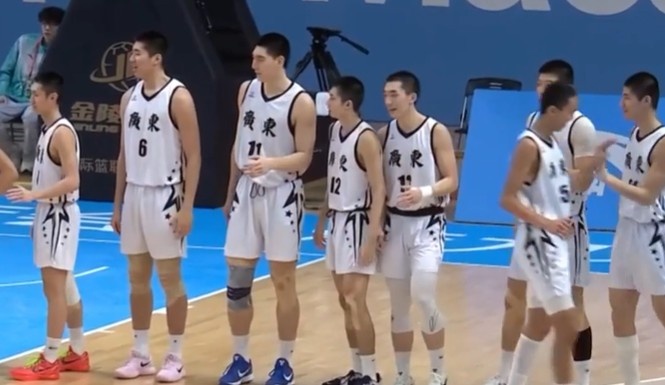 全运U18男篮1/4决赛-王洪泽17分3板 广东U18全运男篮大胜辽宁33分