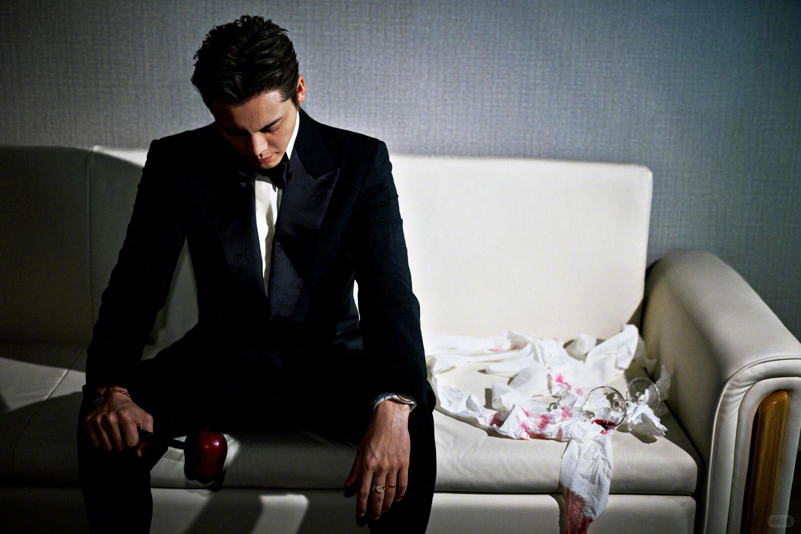 陈伟霆被自己的老鼠干丑到 面对粉丝的奇葩礼物毫不掩饰真实想法，不装不端着，直白表