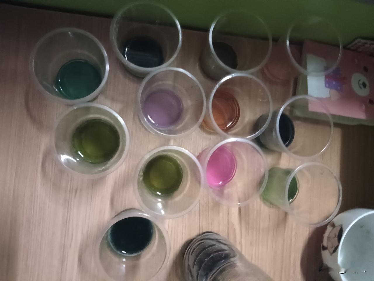 我就是那个饮料不离手的人，但这不妨碍我健康生活你身边有饮料不离手的人吗
 如果你