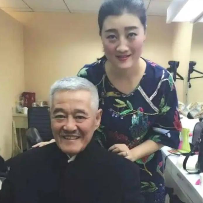 当年，赵本山将23岁的葛珊珊叫到面前说：反正你长得也不漂亮，索性就牺牲形象，你的