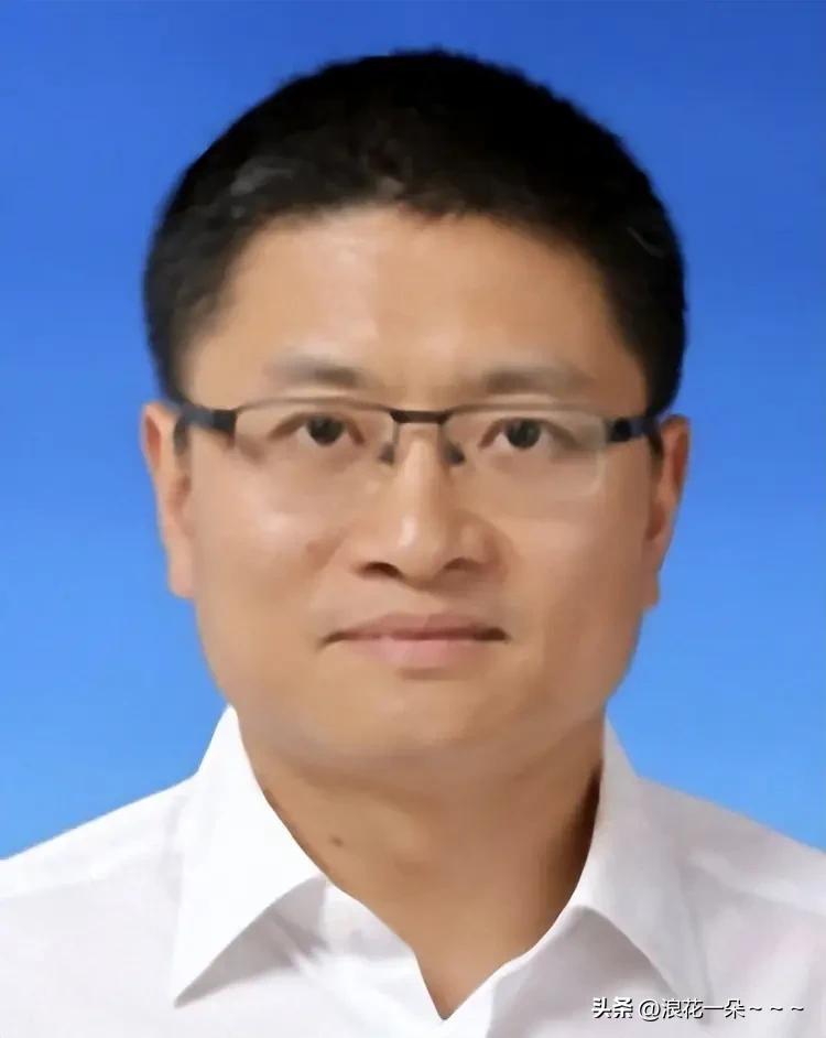 …刚吃完晚饭，打开手机，看到75后“庄永智”被查的消息后，心里面真是“五味杂陈”
