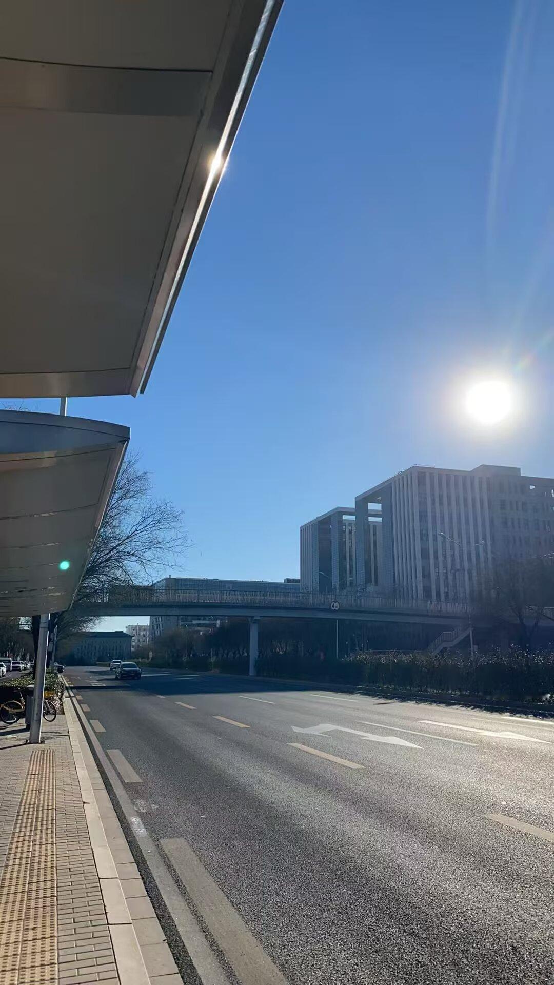 岁月 以相同的方式 经历每个人 每个人 却以不同的方式 经过了岁月