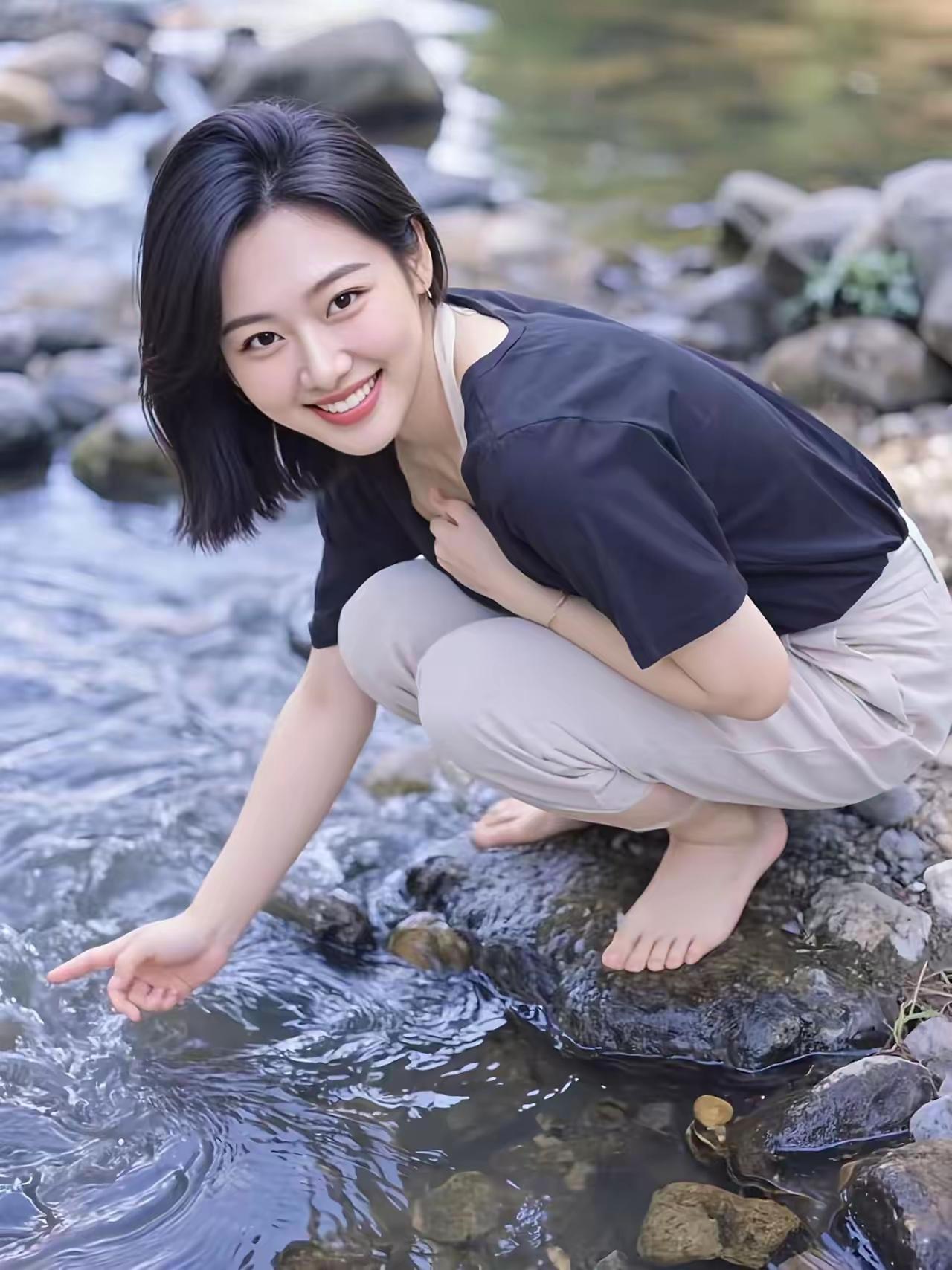 你嬉水于溪边, 与自然亲密无间, 每一刻都如诗如画！