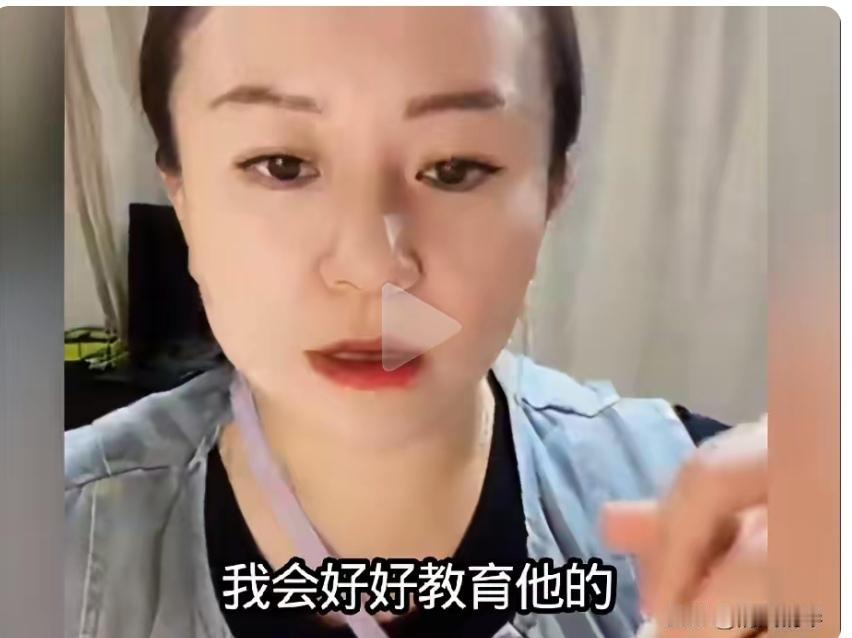 老杨的大儿子，真要当爹使用了！
    老杨在直播间经常说她的小儿子，聪明，闹人
