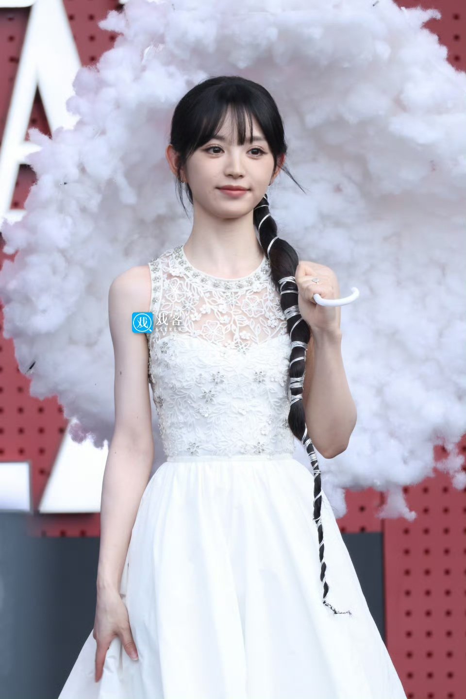 田曦薇撑棉花云朵伞田曦薇白色蕾丝纱裙 ！ ​田曦薇白色蕾丝纱裙好美 ​​​
