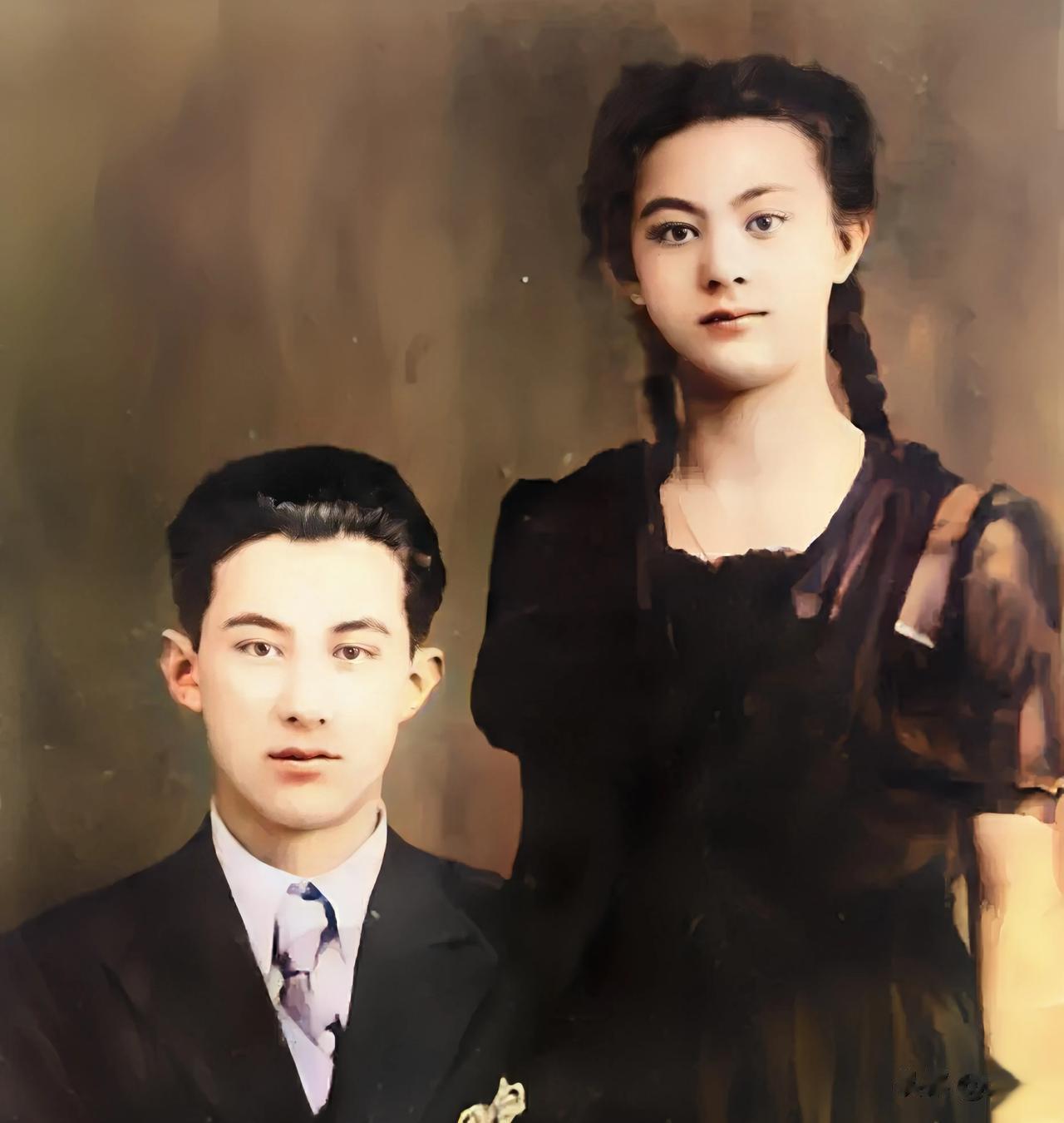 这张照片拍摄于抗日战争时期，照片里的女孩名叫嘎丽娅，这是她生前的最后一张照片。1