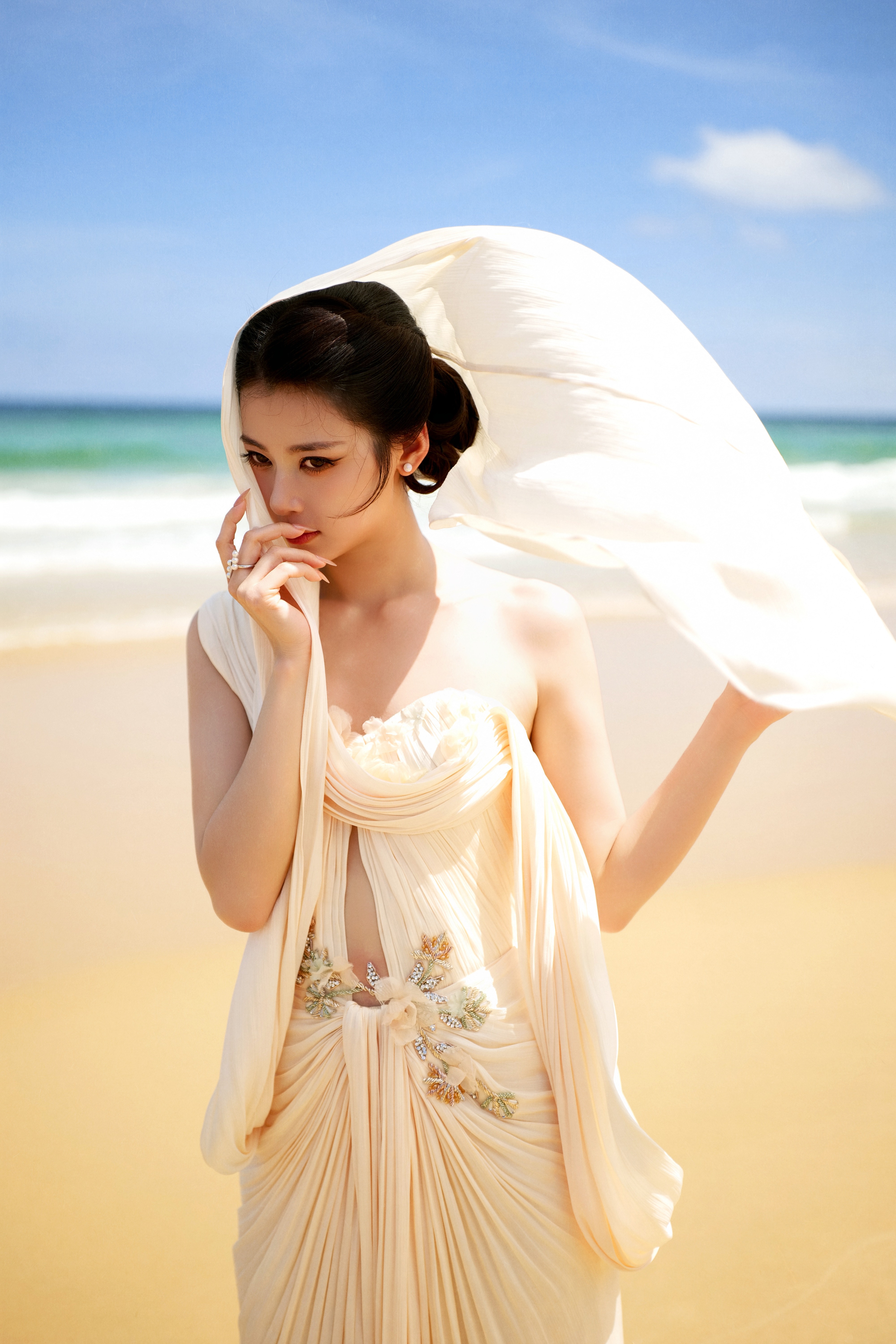 赵昭仪维纳斯造型 海风是她的披帛，阳光是她的冠冕。以维纳斯造型静立海岸，以沉静的