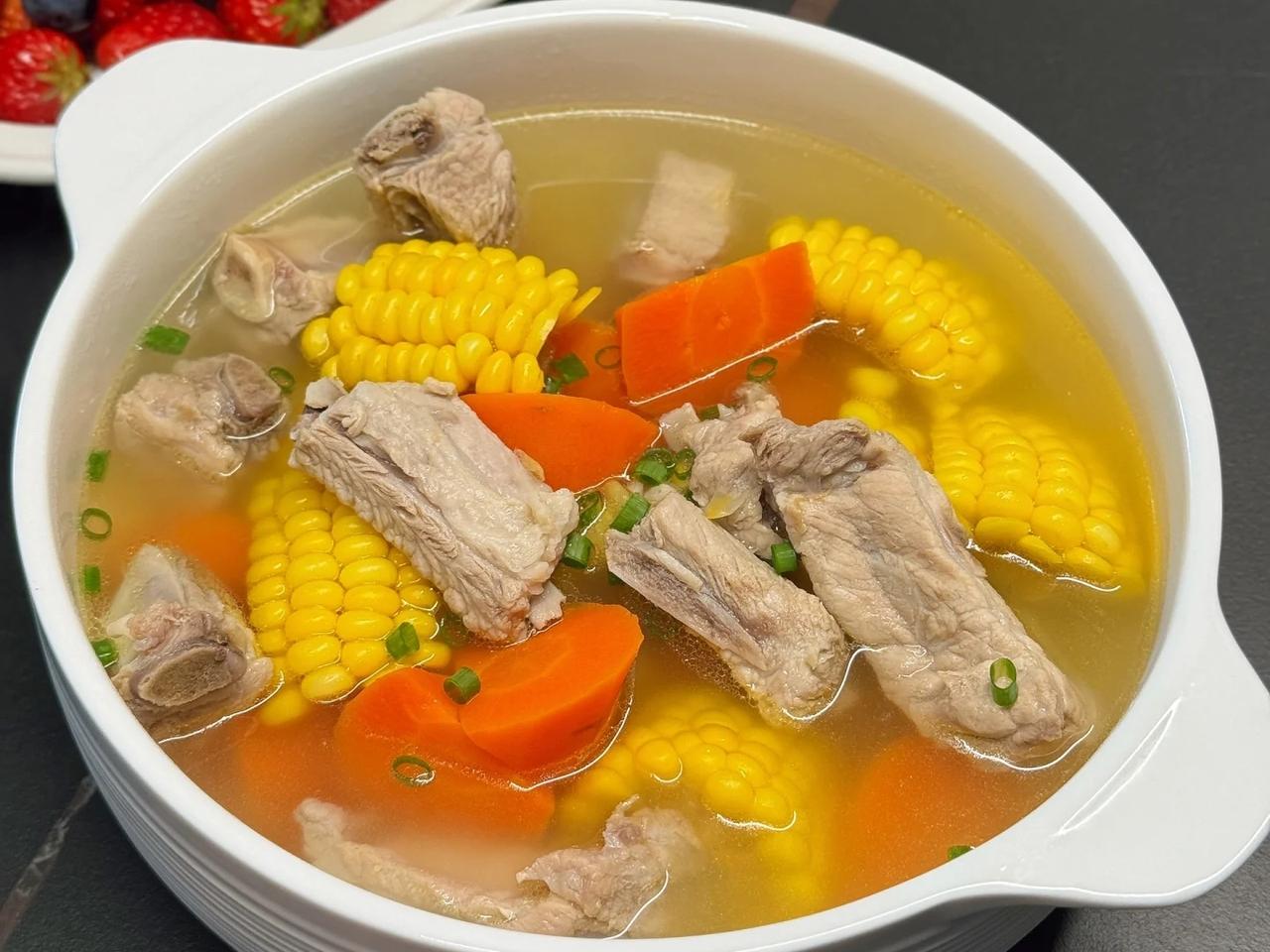 今天休息，在家闲着也是闲着，干脆给家人露一手，做了几个小菜，上桌直接被吃光，太有