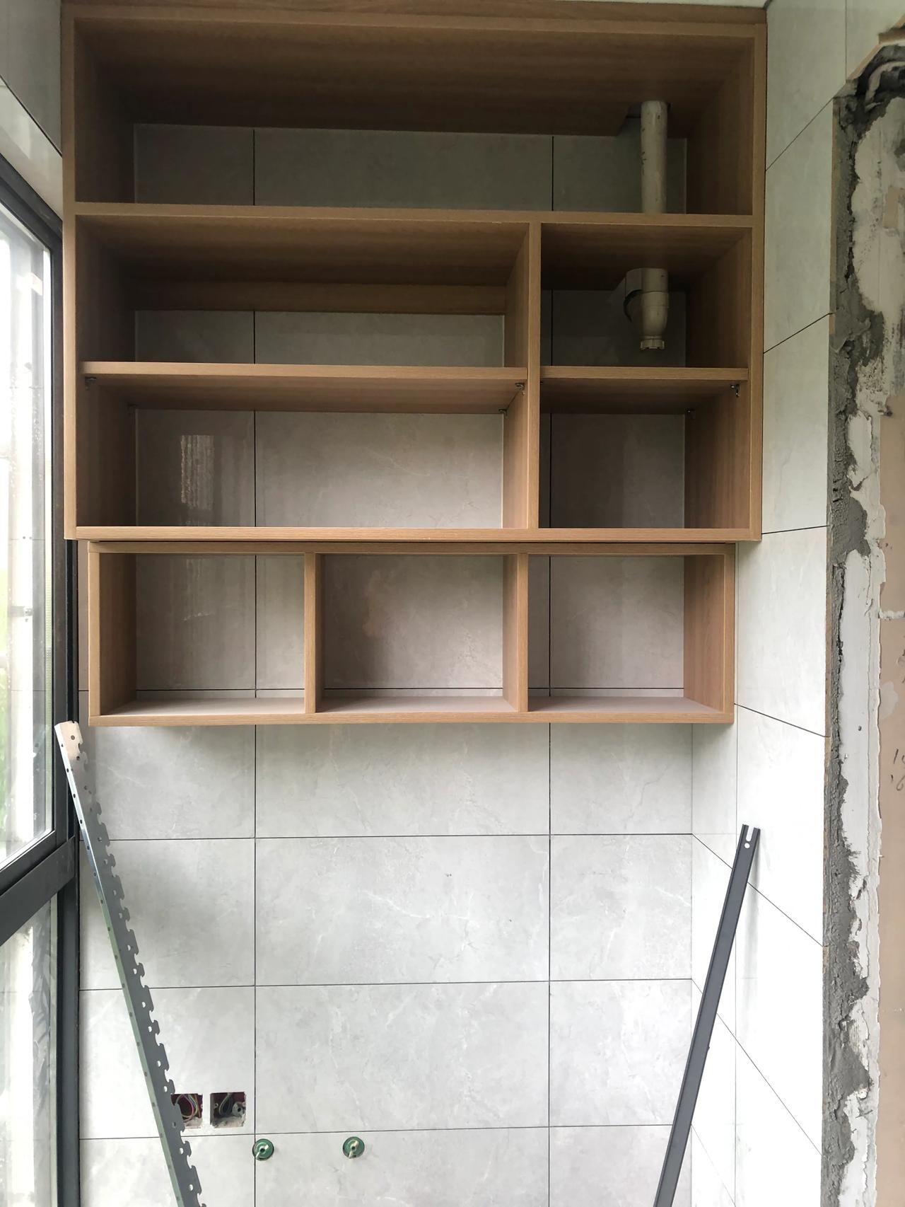 装修个人偏好木工现场做，质量从我接触装修到现在没有听说用坏过，当然暴力破坏不算哈