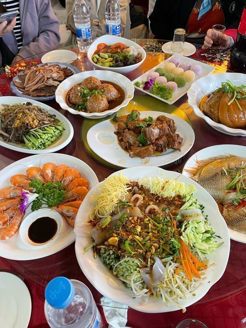 花了4000一桌，婚宴却被亲友狂吐槽“最难吃”？新娘崩溃：花钱买难堪，真心累！