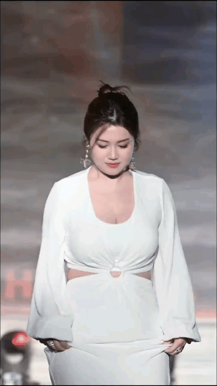 胖胖的女人更好看，肤白貌美。
古有杨贵妃，今有白云小姐。