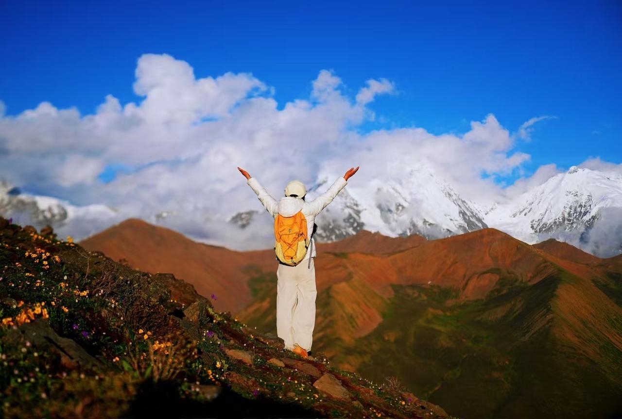 作为一名爬过、拍过80多座山的旅行博主，鳌太线 不卖烤肠的山不能爬，这个梗，我笑