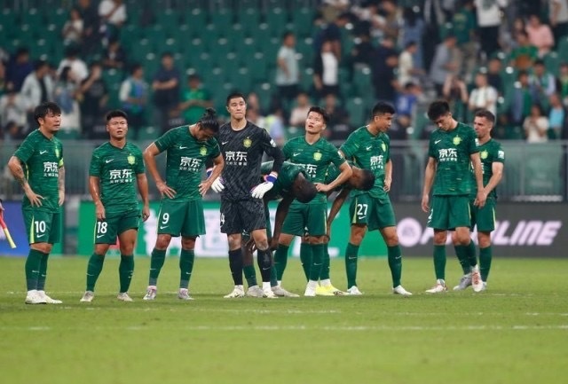 北京国安昨晚客场被河内公安逆转，提前出局亚冠二级联赛。北青体育认为国安输球的根本