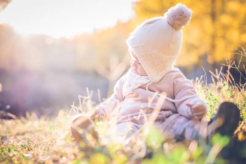 近日，G2742次列车上一名旅客因匆忙赶车不慎将婴儿遗留在车厢，列车到达樟树东站