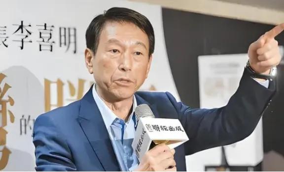 台湾前参谋总长李喜明一席话，让岛内炸锅！他直言解放军不是不敢打，而是时机未到。李