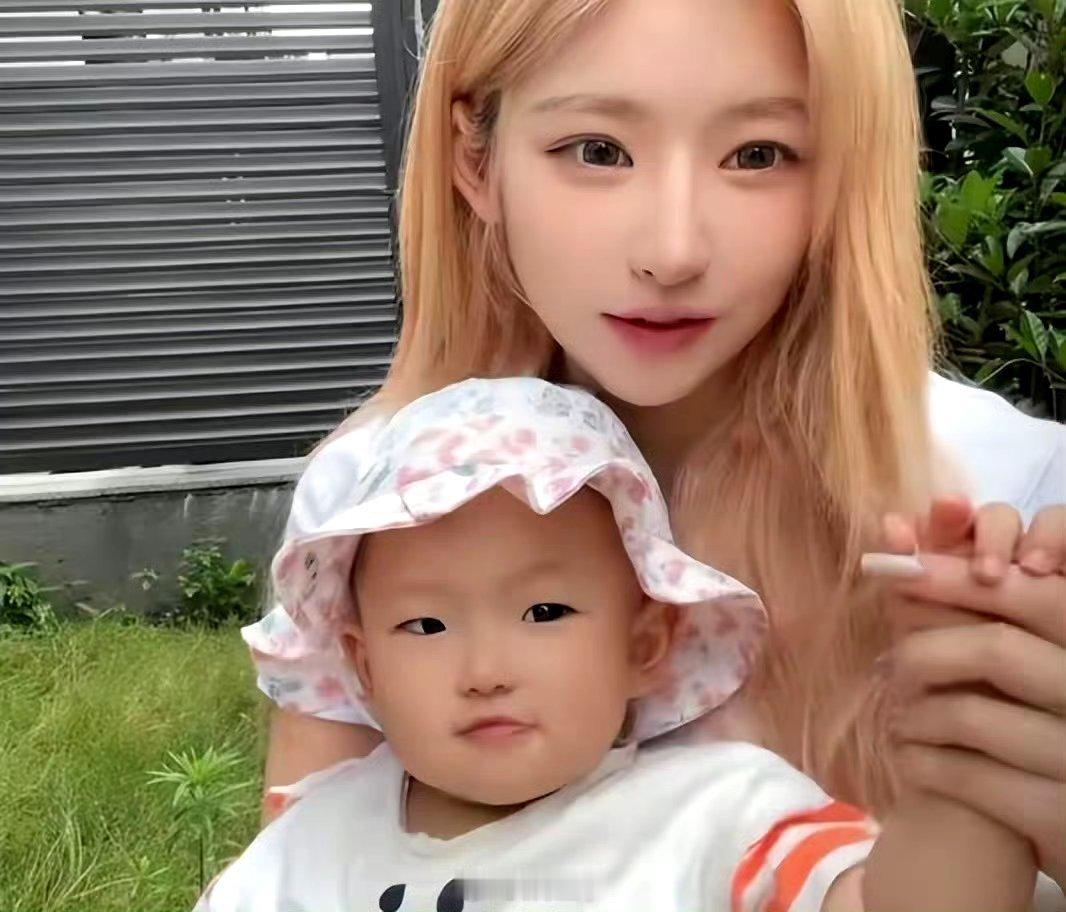 #黄一鸣回应想让女儿当网红#这孩子是你给自己铺的路才是[哼] ​​​