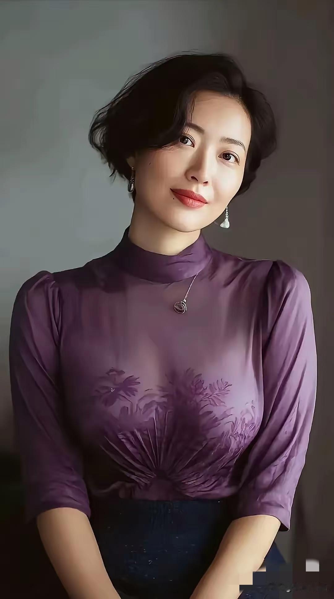 家人们谁懂啊！昨晚跟闺蜜熬夜掰头：聪明和美貌二选一，到底选哪个才不亏？
 
毕竟