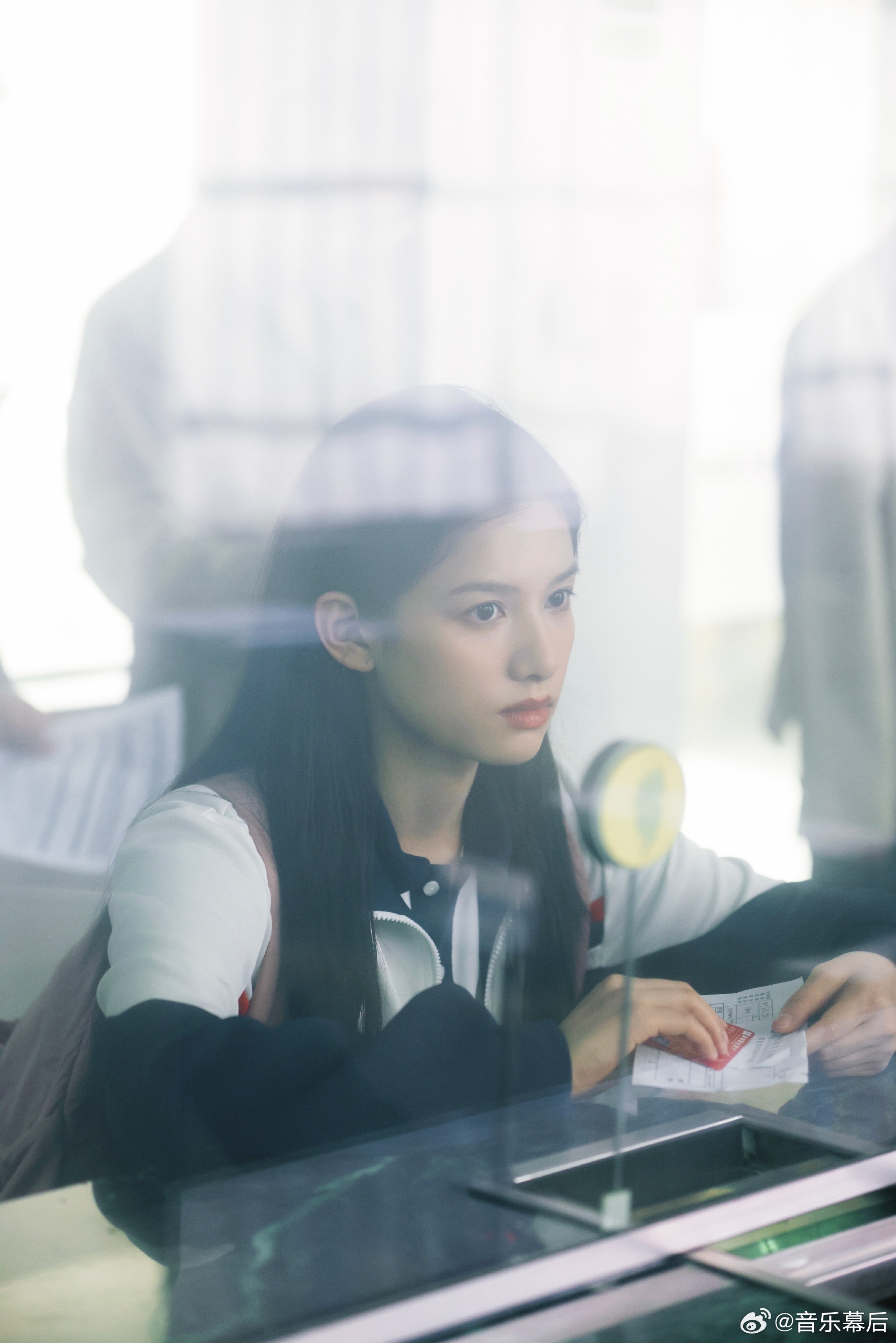 野狗骨头耀眼梦幻联动野狗骨头耀眼联动张婧仪我是苗靖藤城见桀骜的野狗遇上不肯弯折的