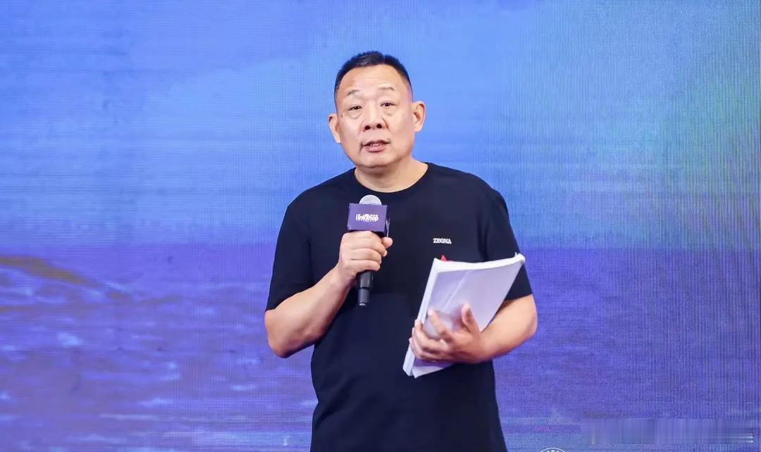 胖东来禁止员工相互借钱 7月21日晚，胖东来创始人于东来在社交平台分享公司制度，