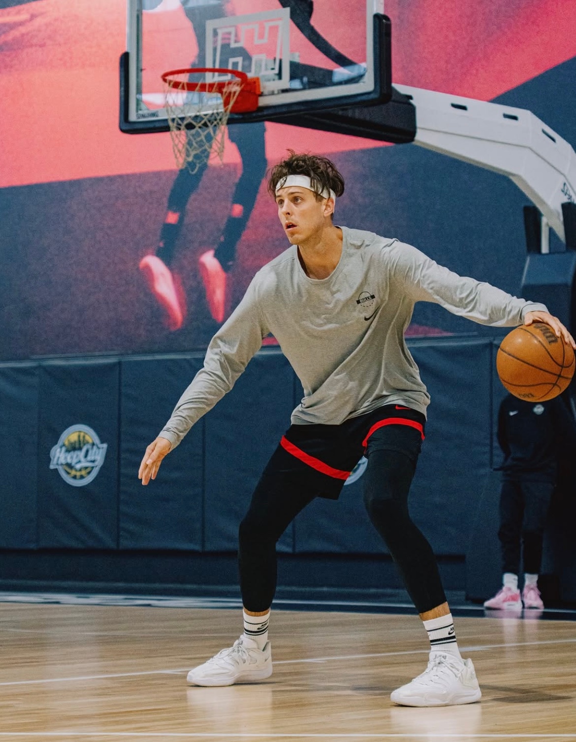希望新赛季能保持健康⛹️科林斯晒训练照科林斯上赛季为公牛出战10场比赛，场均9.