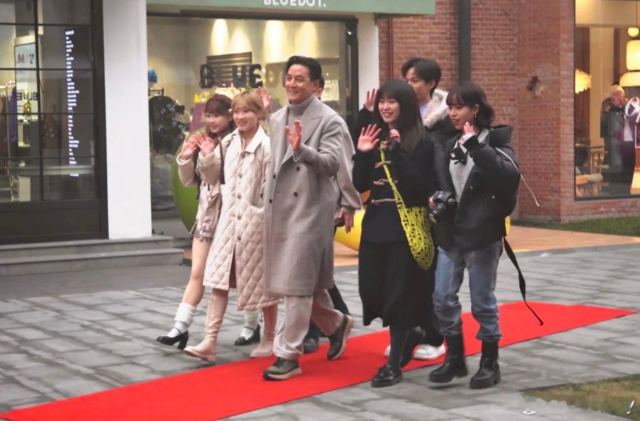 男神动态更新！私藏新机意外曝光？神秘徕卡“红标”首次闪现，APO顶级认证加持。是