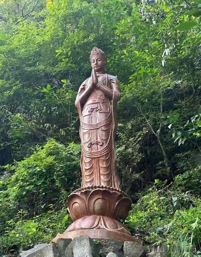 比八纮一宇塔更为邪恶的，是坐落于日本静冈县热海市伊豆山的血观音像，它也被称作“兴