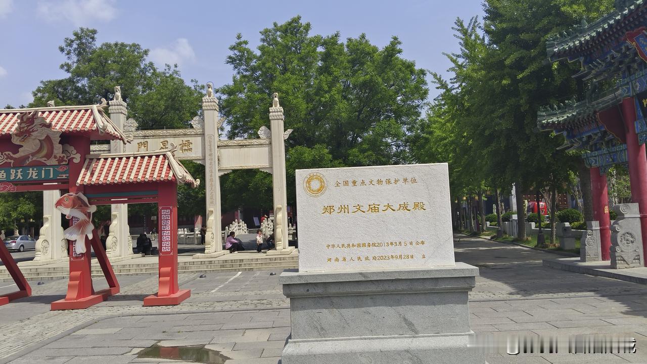 郑州东大街文庙之所以入选国家级文保单位，就是庙宇内保存有明清时期工艺精湛的”歇山