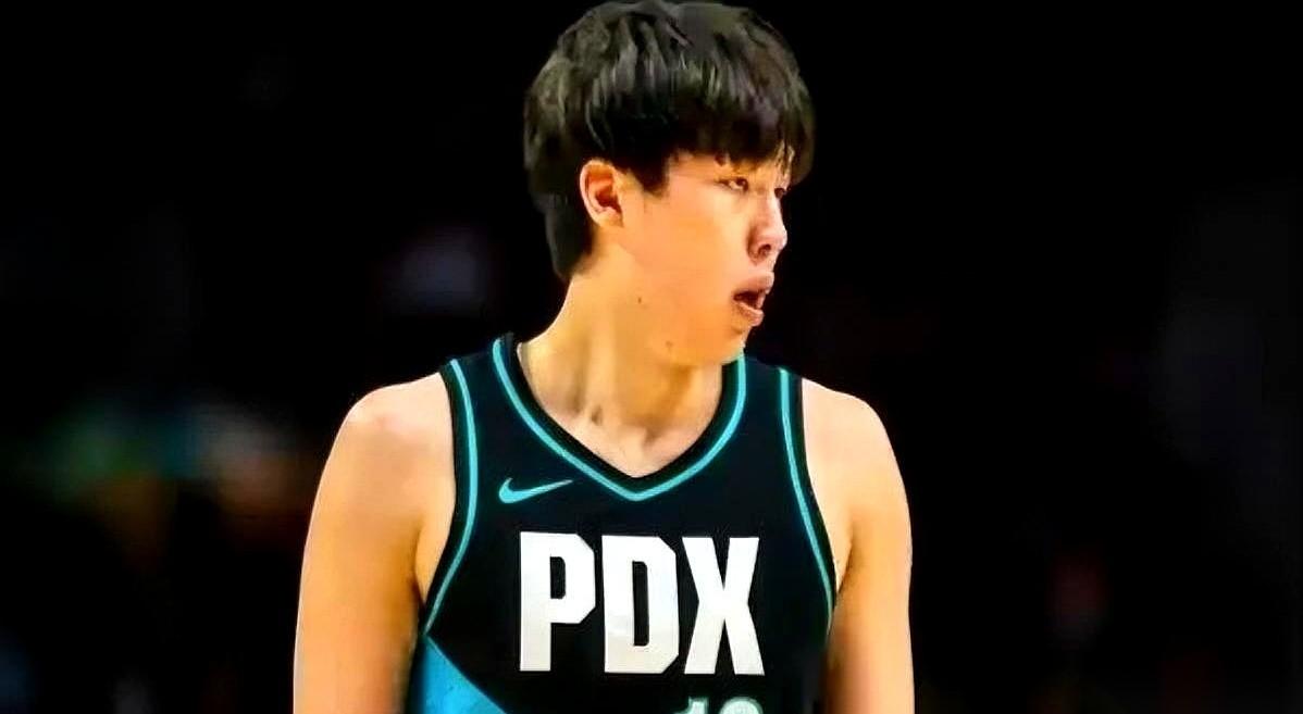 3分钟，0分，0篮板，0助攻。
正负值-6。
说真的，我有点破防了。
看到这个数