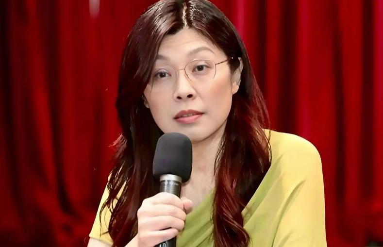 真是活见鬼了！带着大陆 “十项新政” 大礼包返台的郑丽文，民调居然跌到谷底仅剩 