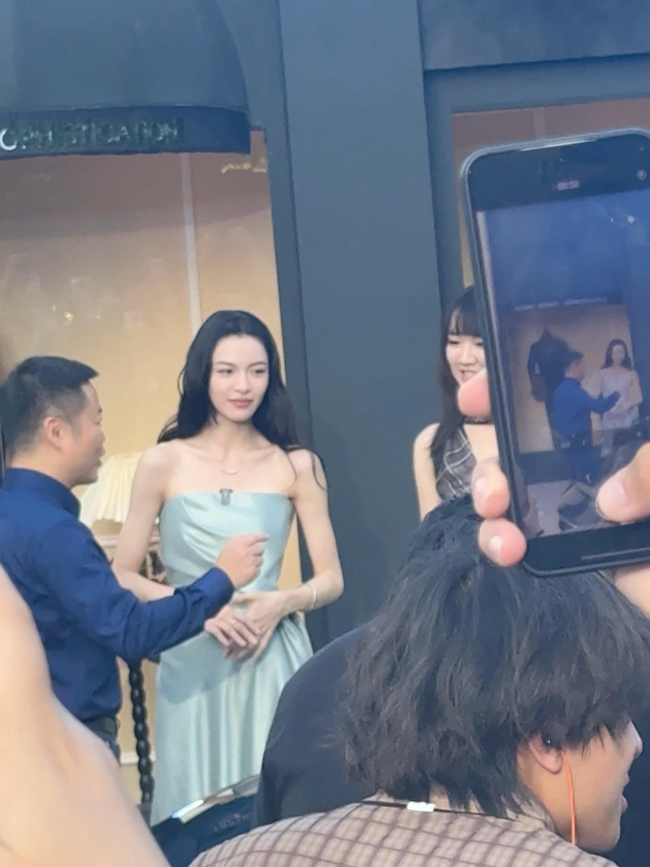 时尚圈都在拍小鹏P7来现场打卡一次就知道了，全是帅哥美女[期待] ​​​