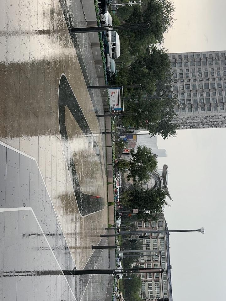 通州又下雨了，大雨级别，非常凉爽，和昨天的时间基本相同。