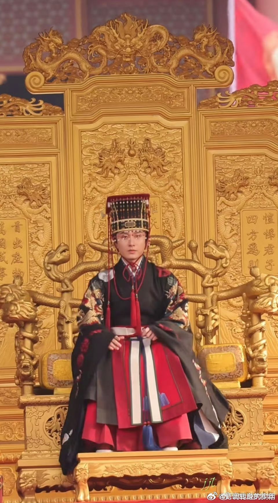 刷到这几张片，想到了～年纪大了干什么都心酸系列幼年小皇帝咱就不能找个真小孩演一下