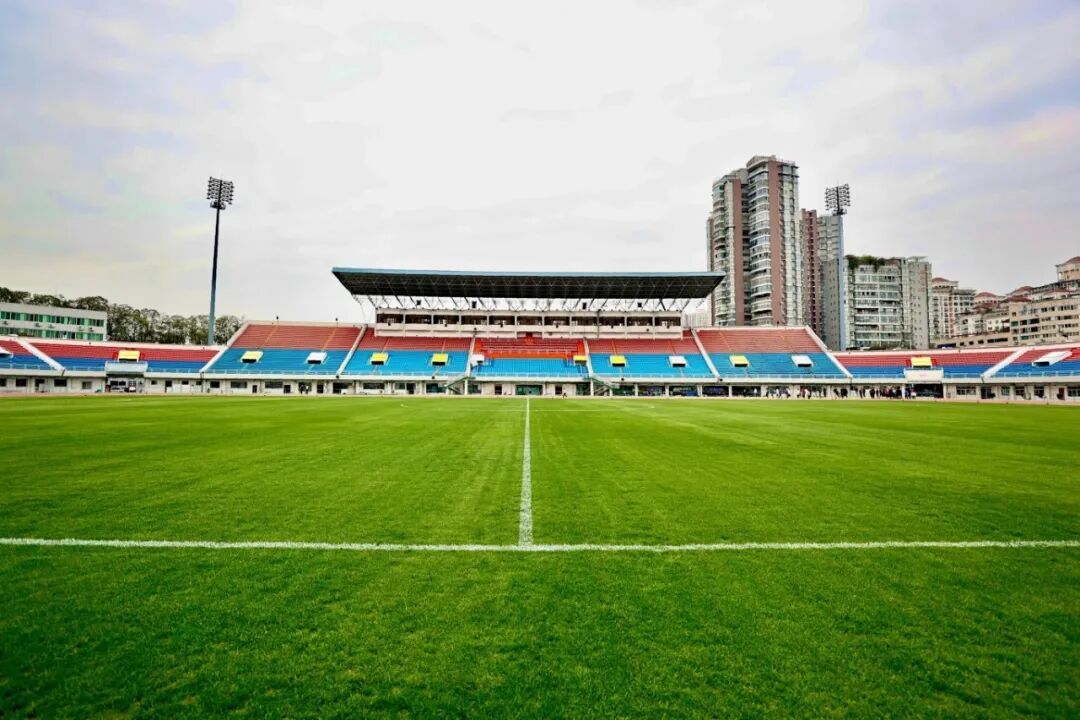 U17国足决赛对阵阿森纳你最近一次在这样的场地上踢球是什么时候？ 