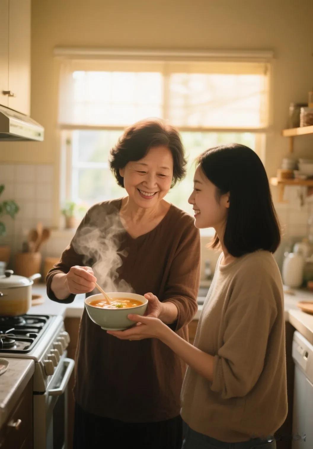 莫言说："所有人的媳妇讨厌婆婆，都离不开三个原因：
第一、付出不多，管的挺多。