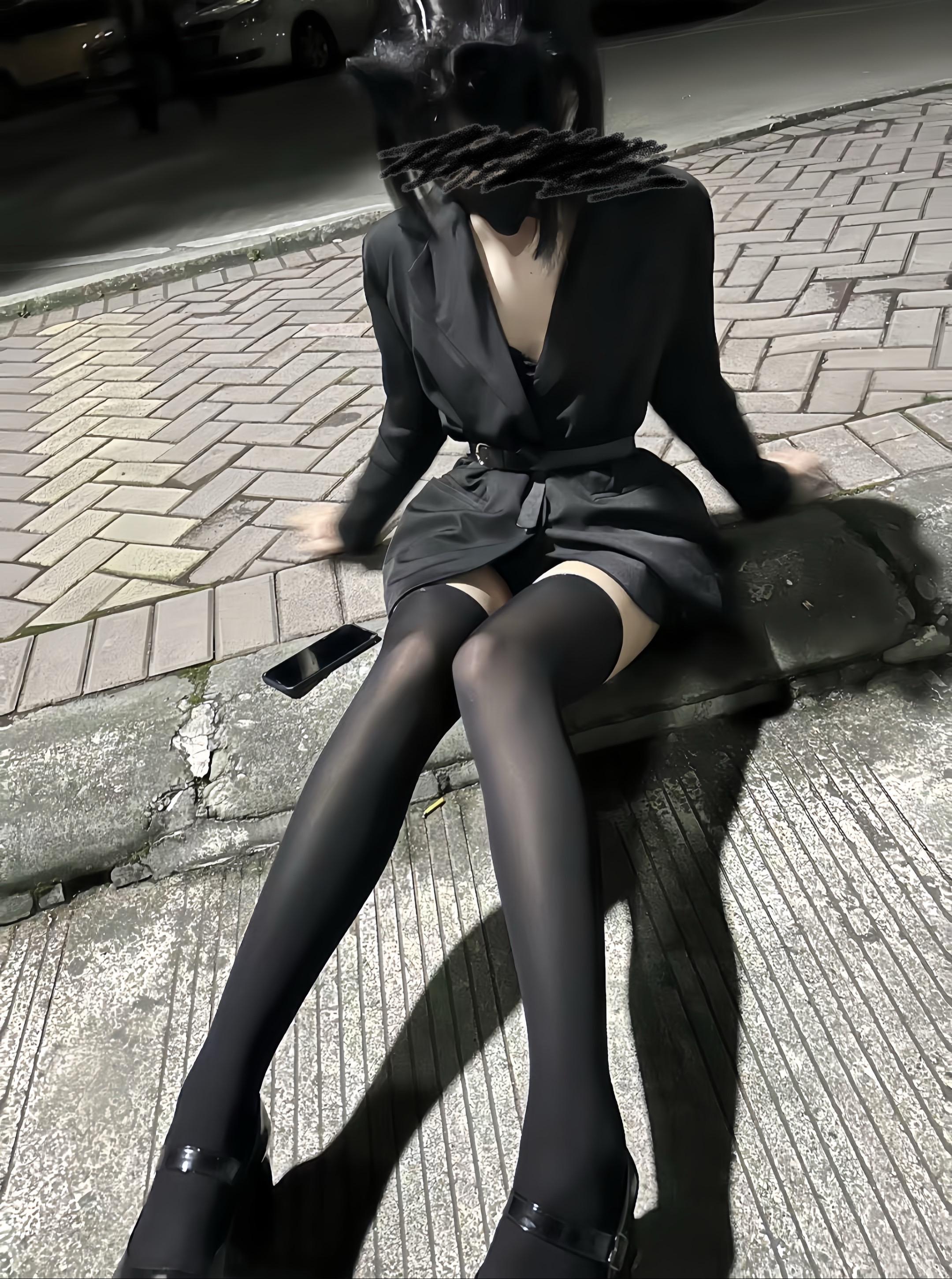 你又在为谁等待～