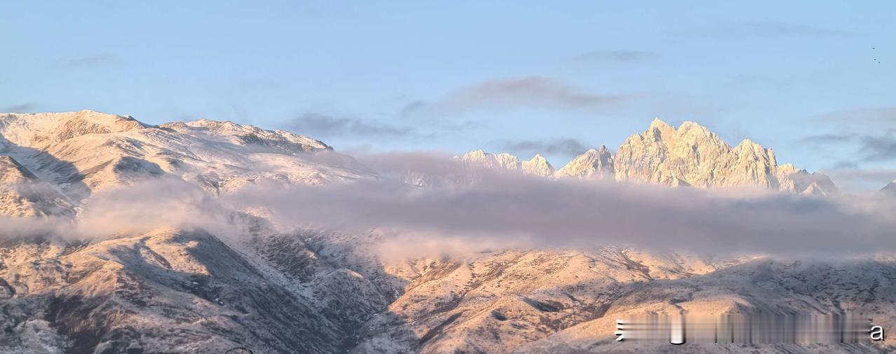 “生女儿的人，过年坐在麻将桌上打麻将。生儿子的人，过年不敢回家。”
上面这句话道