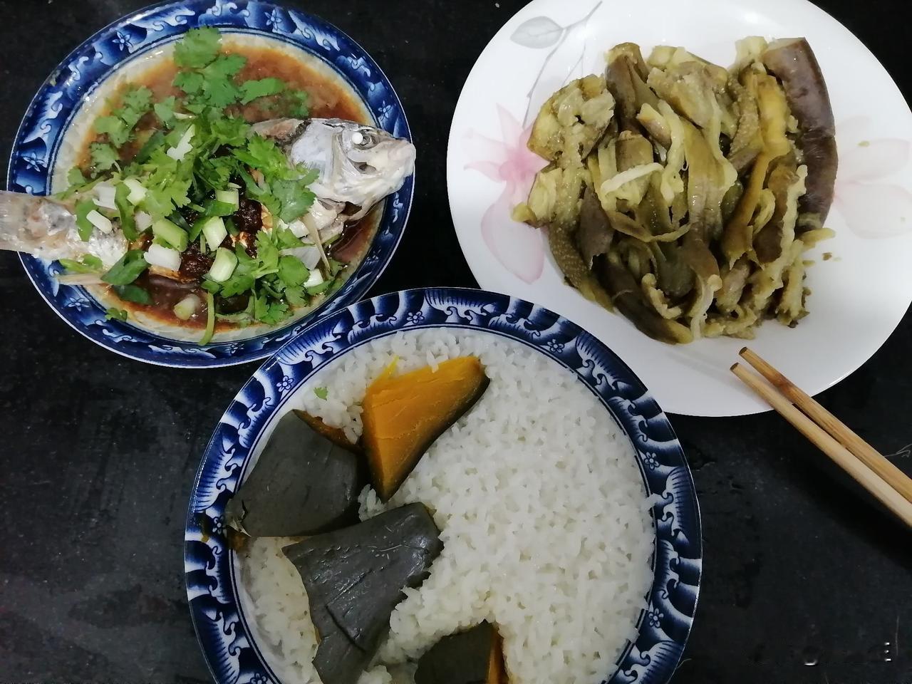 我快没钱了，却突然进来40元，这回好了，够花到月底了。

我这个月，打算只花退休