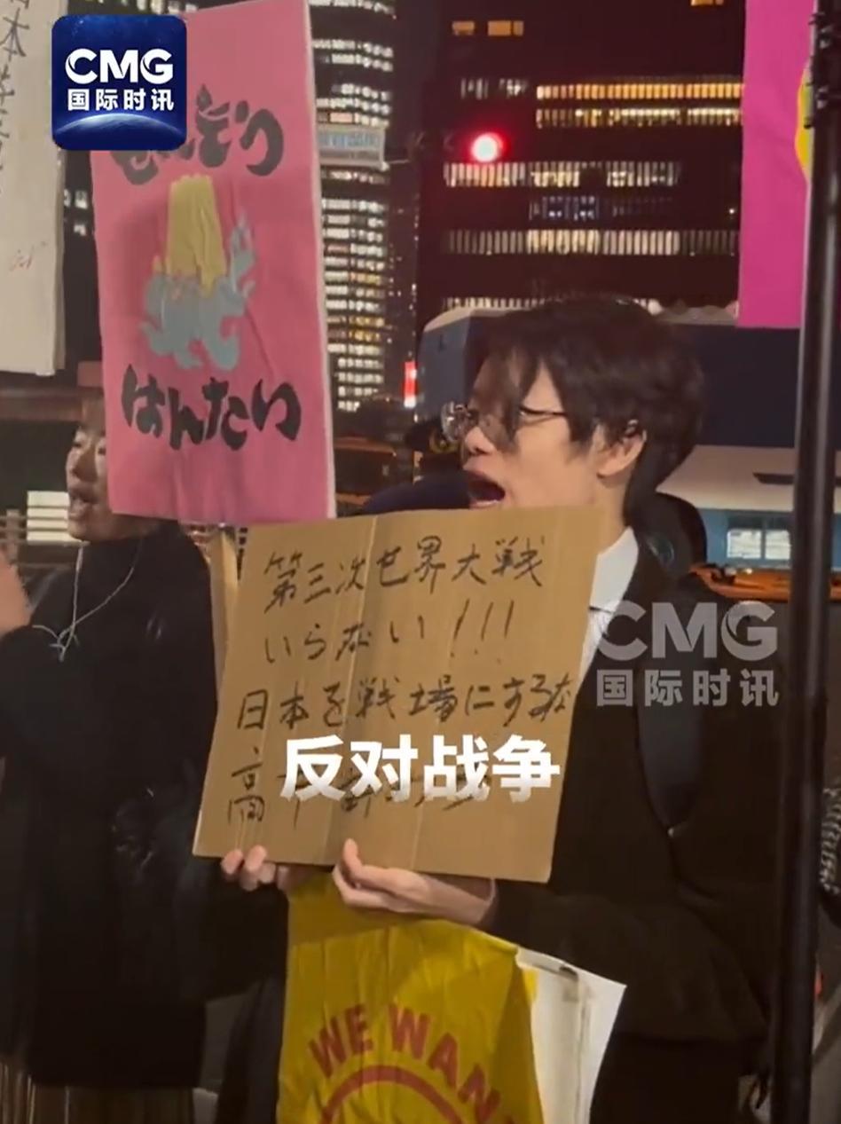 现在中日有事，小日子整个国家都会成为战场，而且咱们砸起小日子来，丝毫没有心理负担