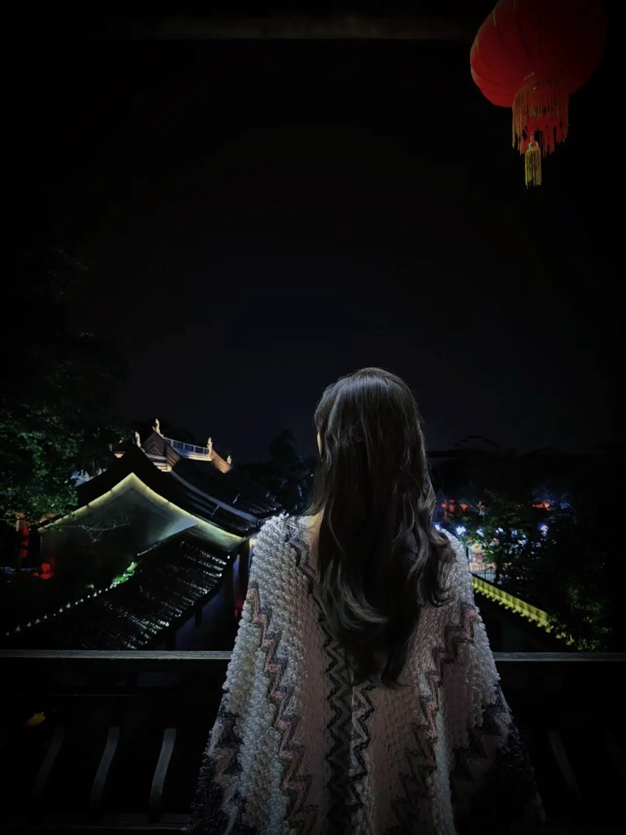 谁许你一朝天上人间 谁同你半步恨海情天