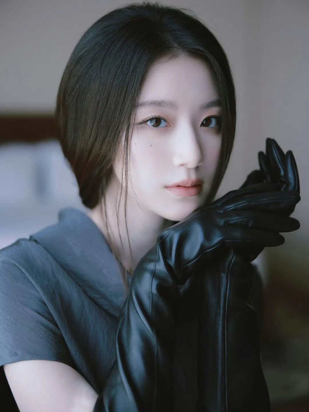 同样是Bazaar拍摄的叶舒华和周子瑜 表现力如何？ 