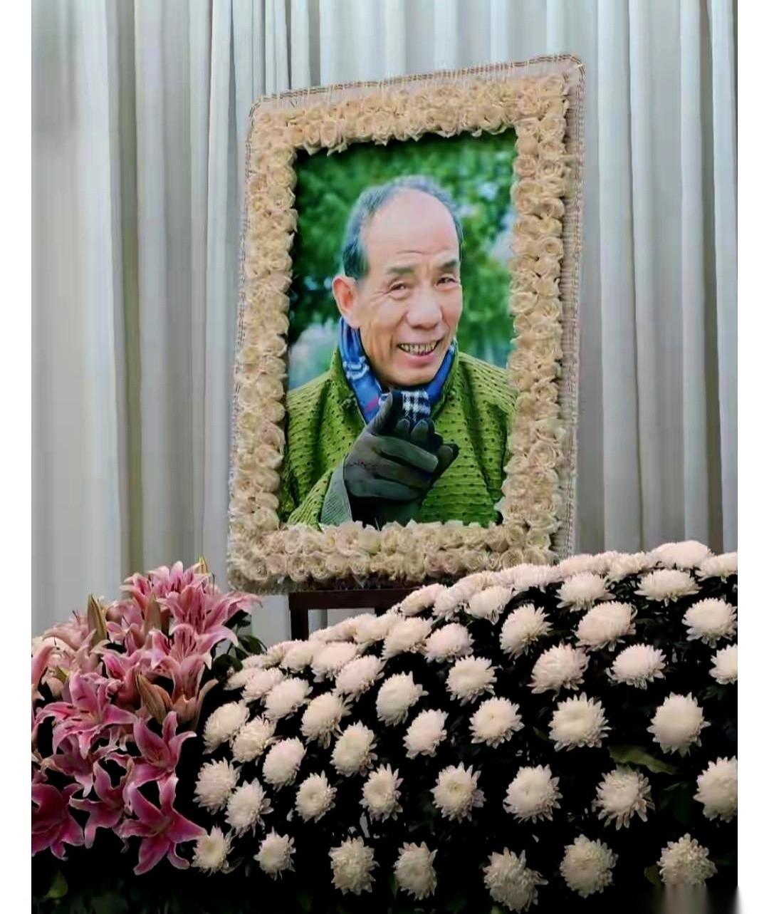老戏骨魏宗万的葬礼上，他女儿魏茗一句话，揭开了一段谁都不知道的往事。
她说，自己